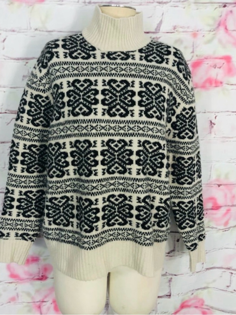 Urban Outfitters Black & Cream Patterned Turtleneck Sweater Size M NWOT